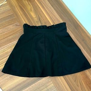 black mini skirt with ruffle waistband size: Large